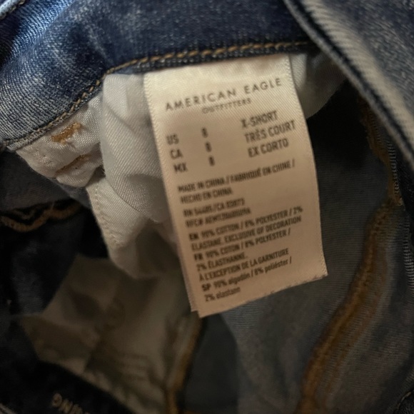 American Eagle Highwaisted Distressed Jeans - Picture 4 of 4